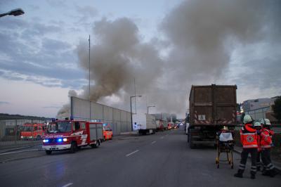 Groesserer Brand in einem Muellbetrieb in Stuttgart